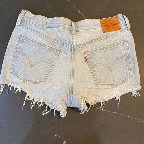 Levi 501 Jean shorts - Picture 3 of 4